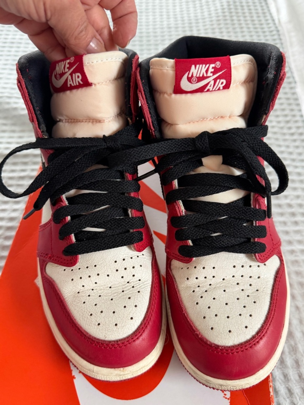 AIR JORDAN RETRO CHICAGO LOST AND FOUND.